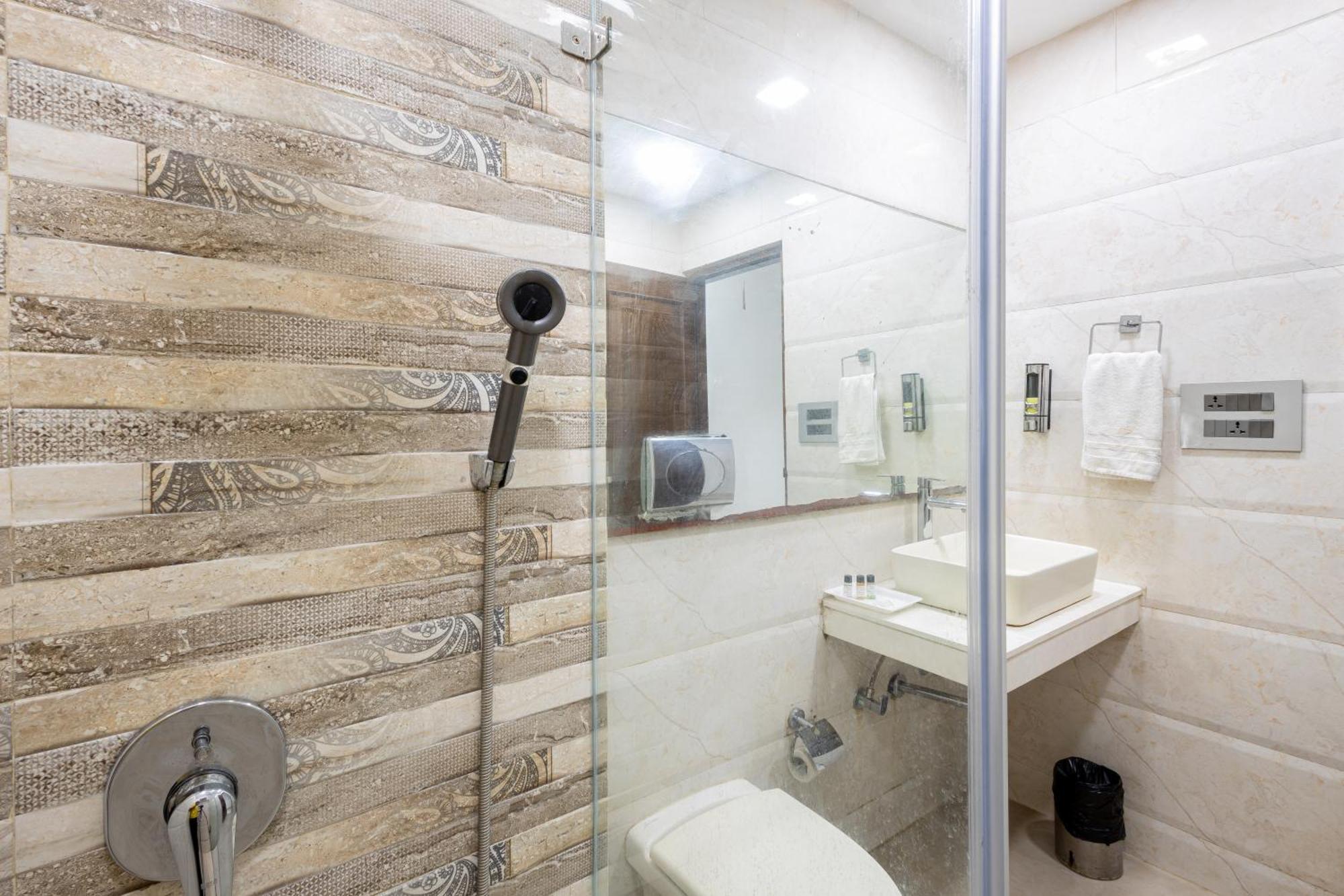 Hotel Panickers Residency - Ajmal Khan Market Near Karol Bagh Metro Delhi  Bagian luar foto