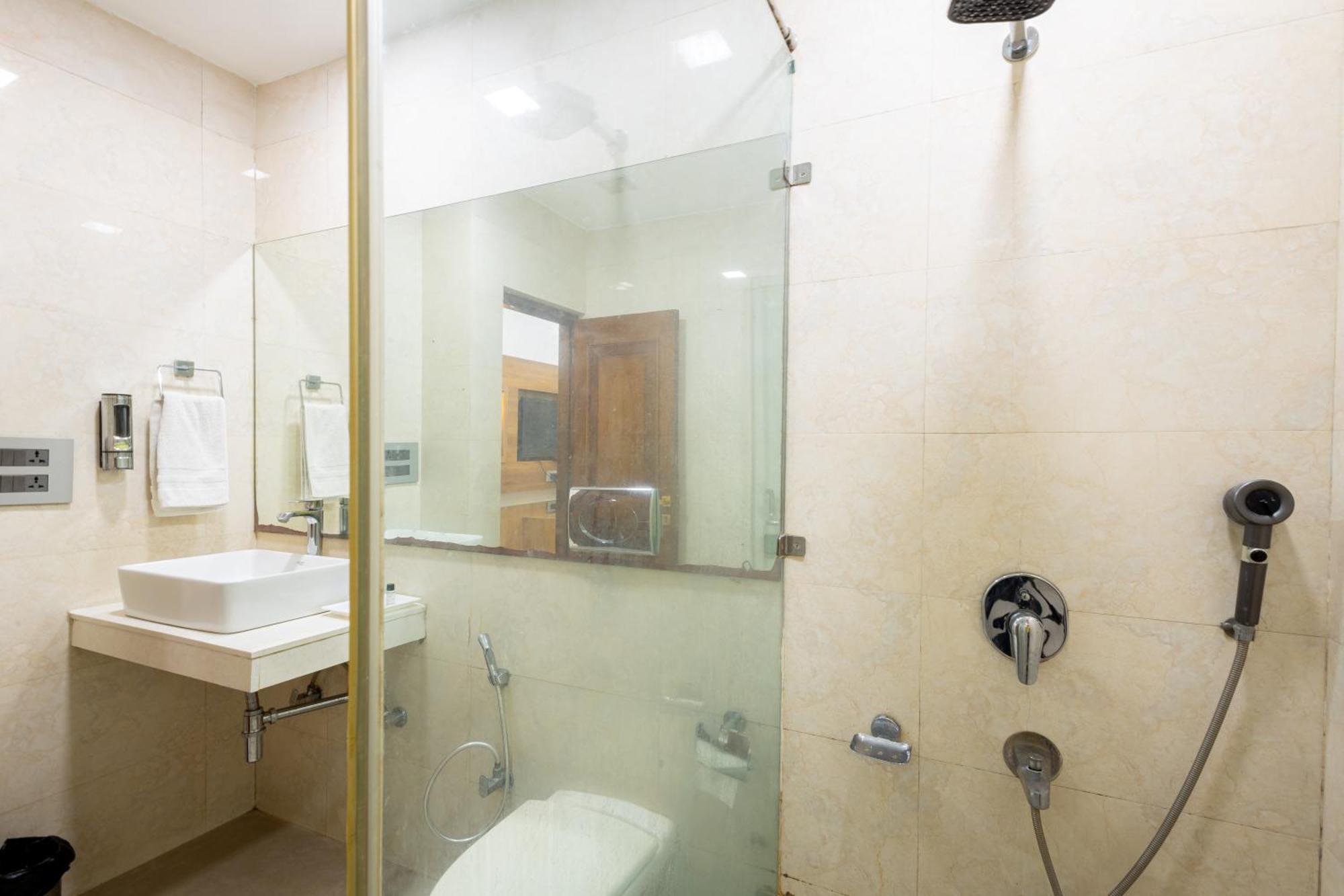 Hotel Panickers Residency - Ajmal Khan Market Near Karol Bagh Metro Delhi  Bagian luar foto
