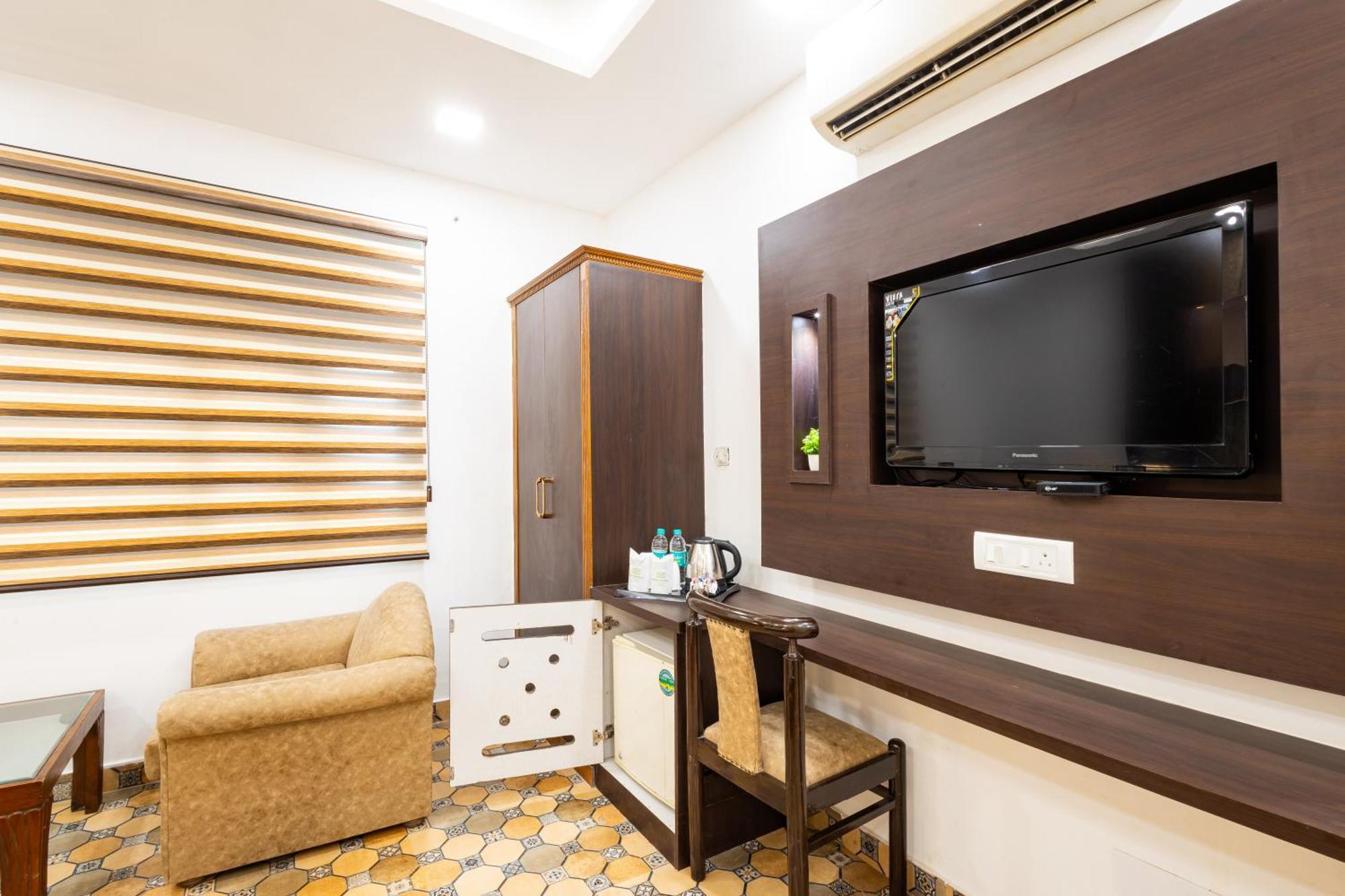 Hotel Panickers Residency - Ajmal Khan Market Near Karol Bagh Metro Delhi  Bagian luar foto