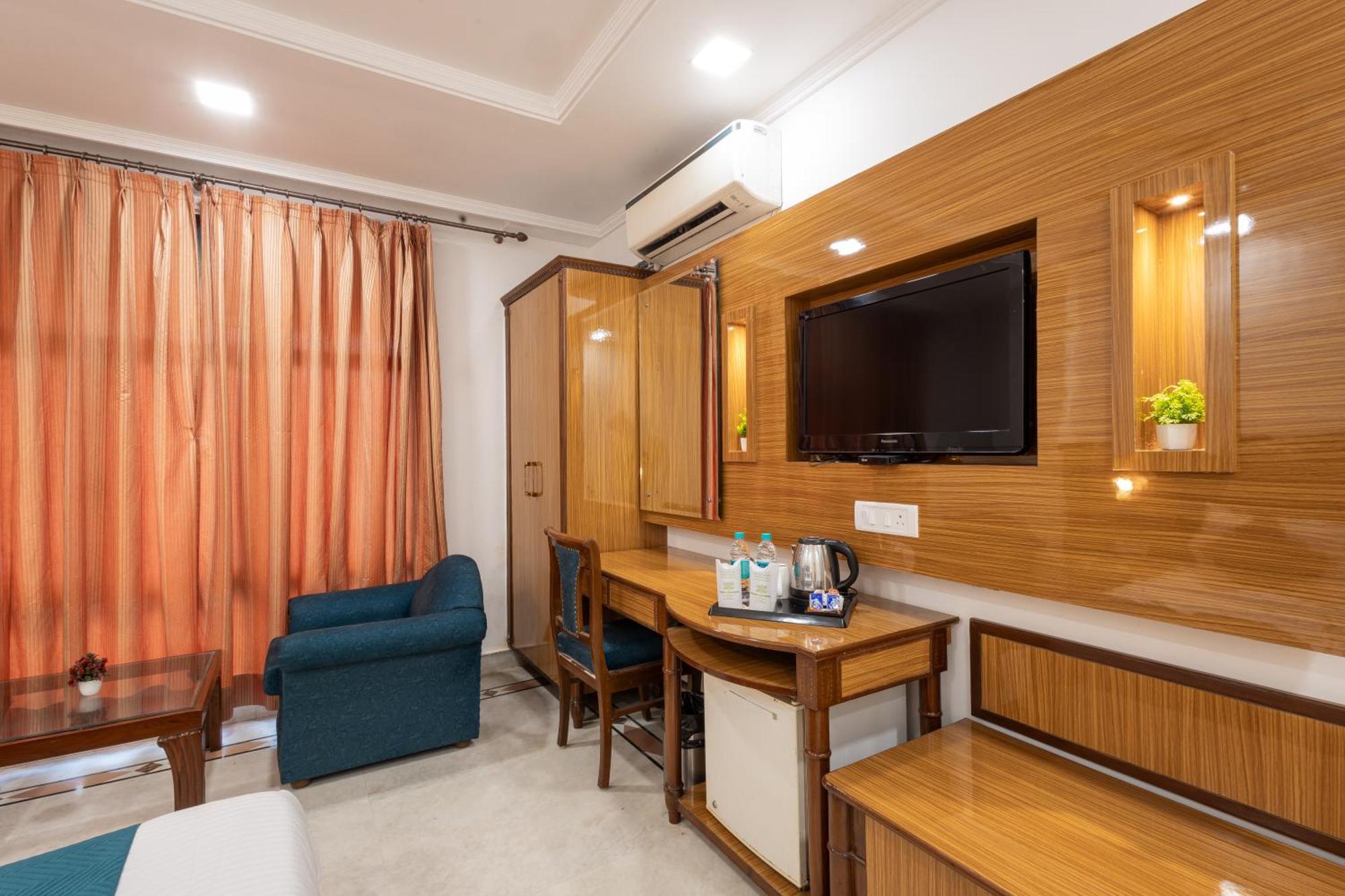 Hotel Panickers Residency - Ajmal Khan Market Near Karol Bagh Metro Delhi  Bagian luar foto