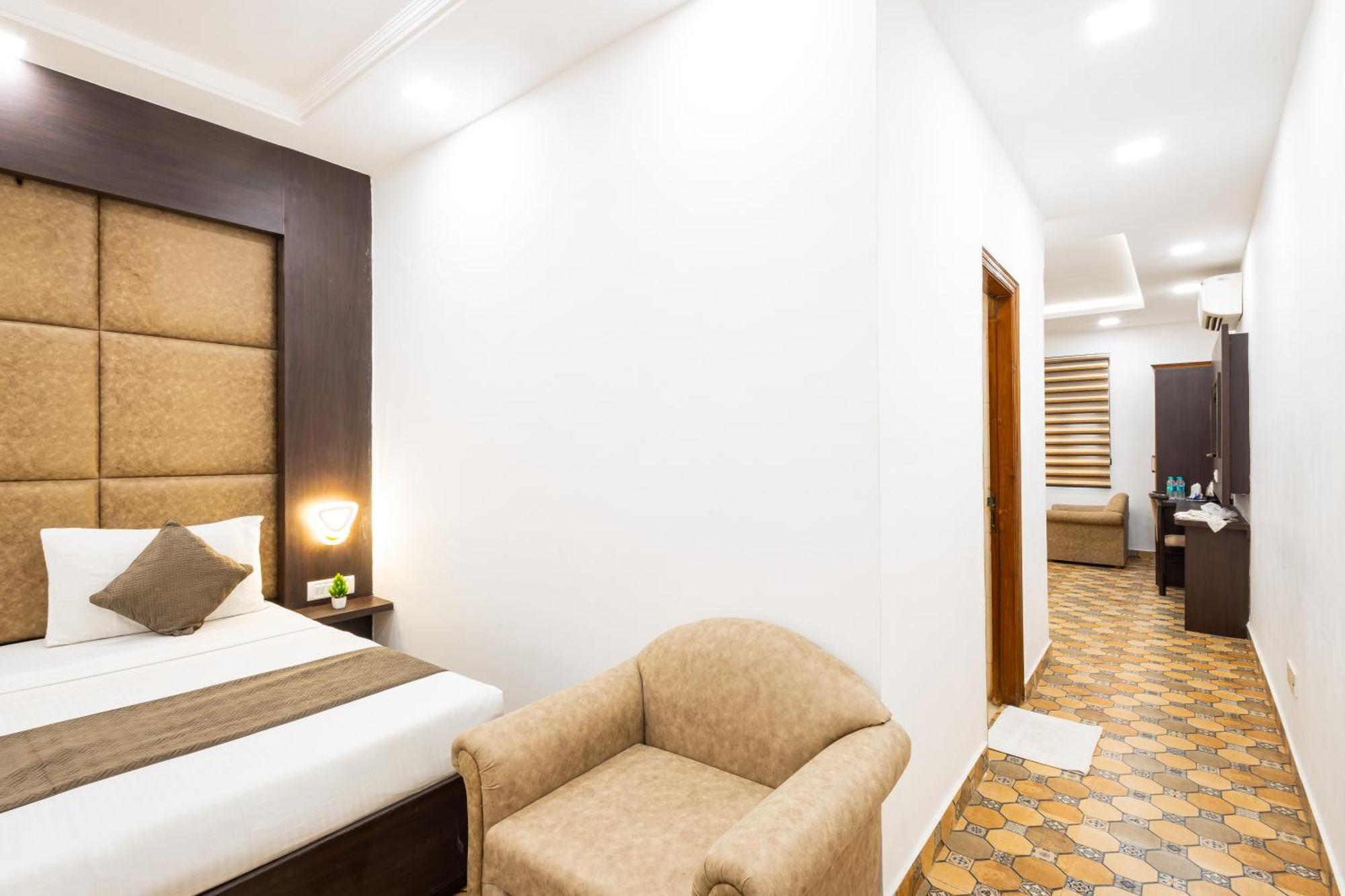 Hotel Panickers Residency - Ajmal Khan Market Near Karol Bagh Metro Delhi  Bagian luar foto