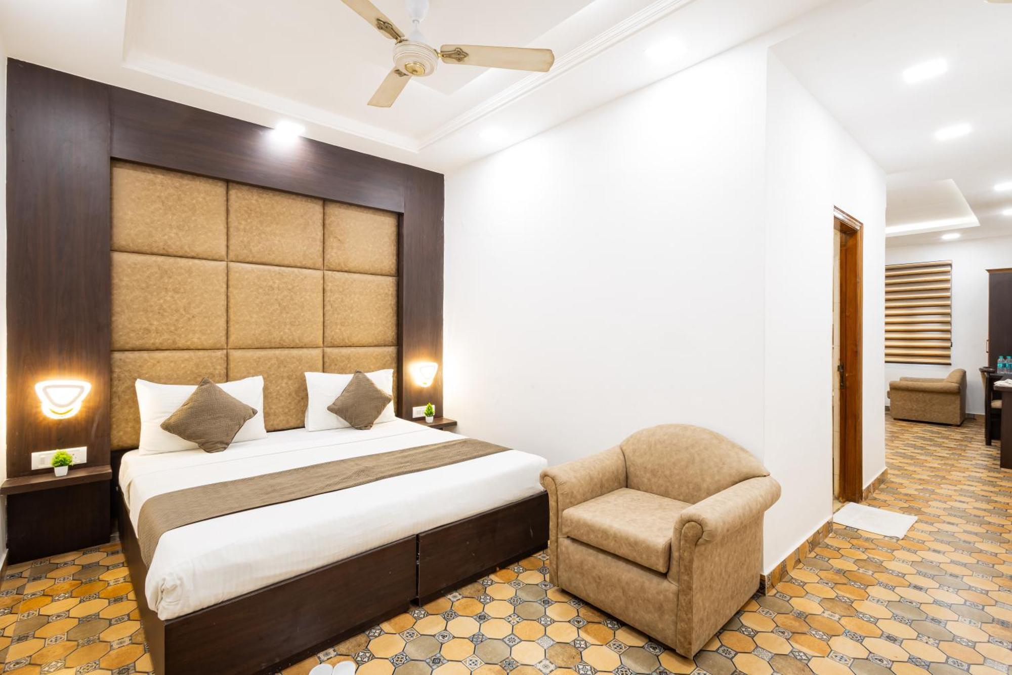 Hotel Panickers Residency - Ajmal Khan Market Near Karol Bagh Metro Delhi  Bagian luar foto