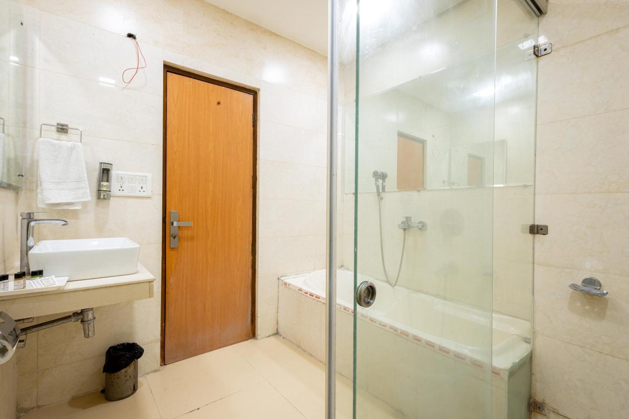 Hotel Panickers Residency - Ajmal Khan Market Near Karol Bagh Metro Delhi  Bagian luar foto