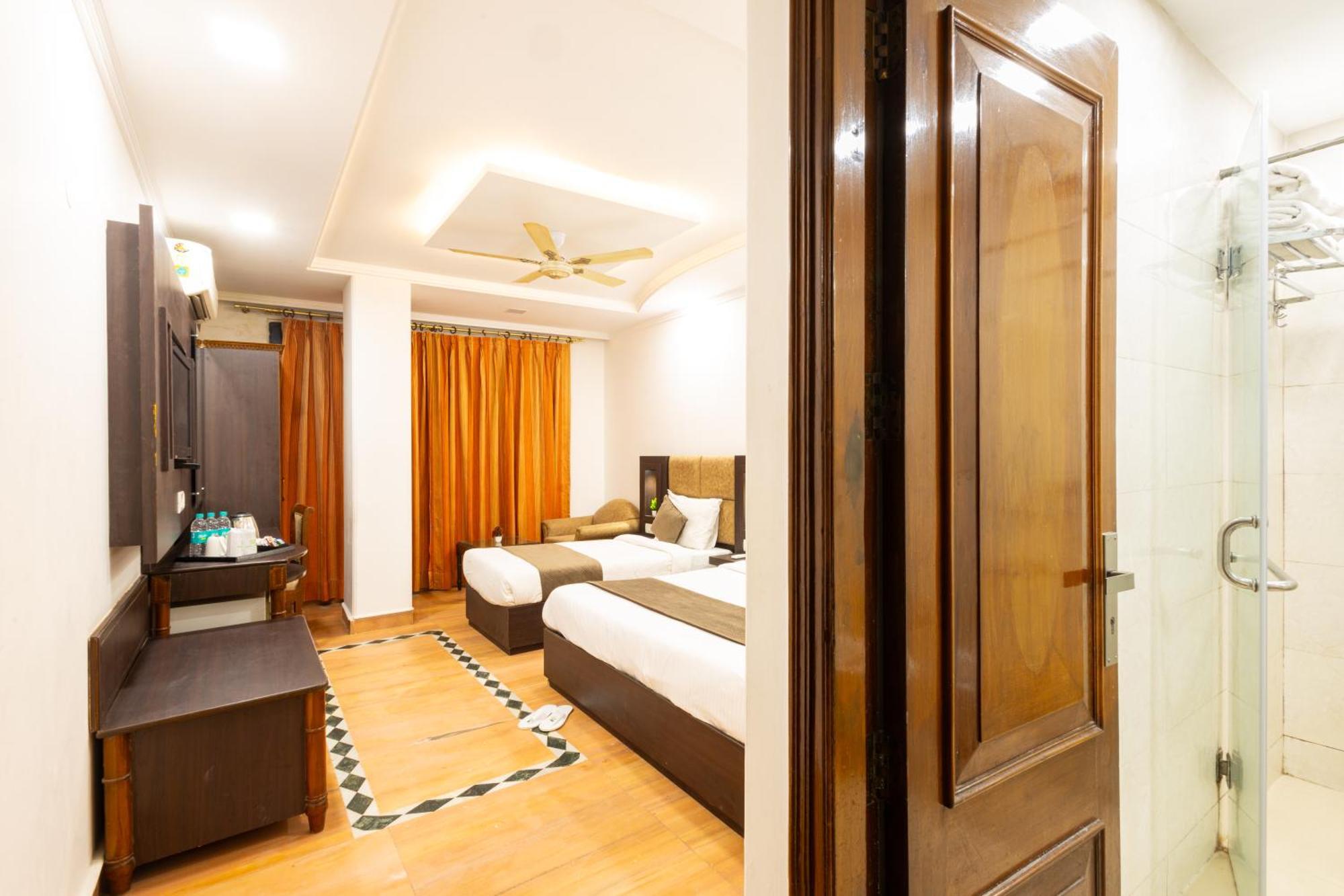 Hotel Panickers Residency - Ajmal Khan Market Near Karol Bagh Metro Delhi  Bagian luar foto
