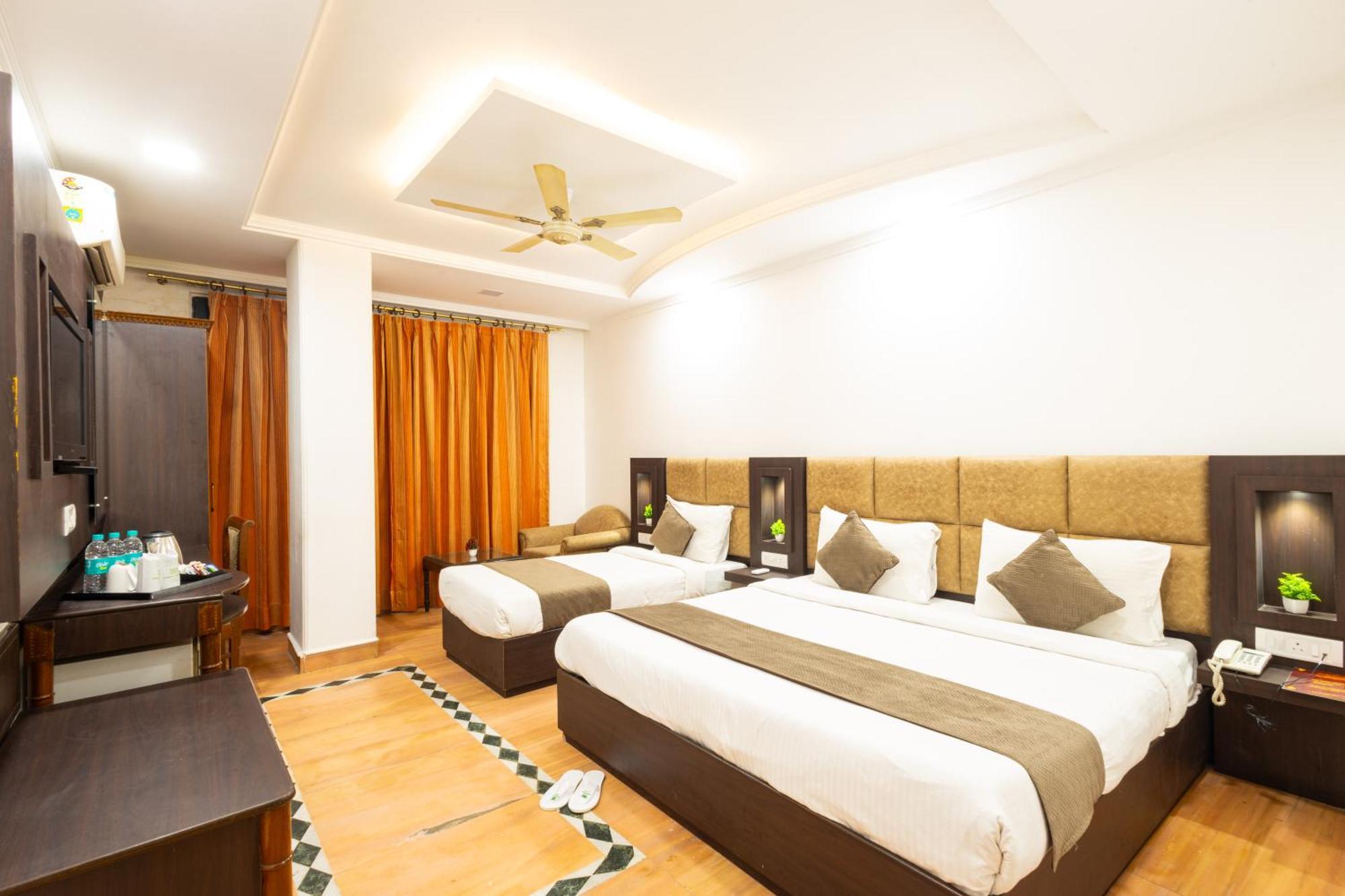 Hotel Panickers Residency - Ajmal Khan Market Near Karol Bagh Metro Delhi  Bagian luar foto